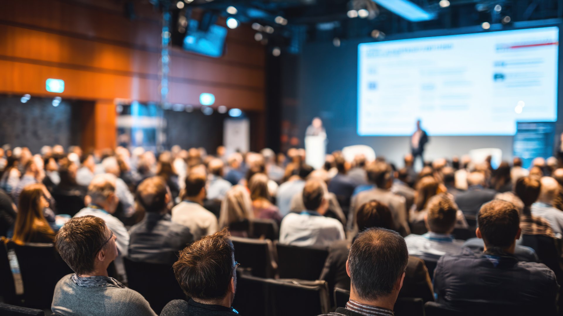 Kongress, Menschen von hinten vor Leinwand