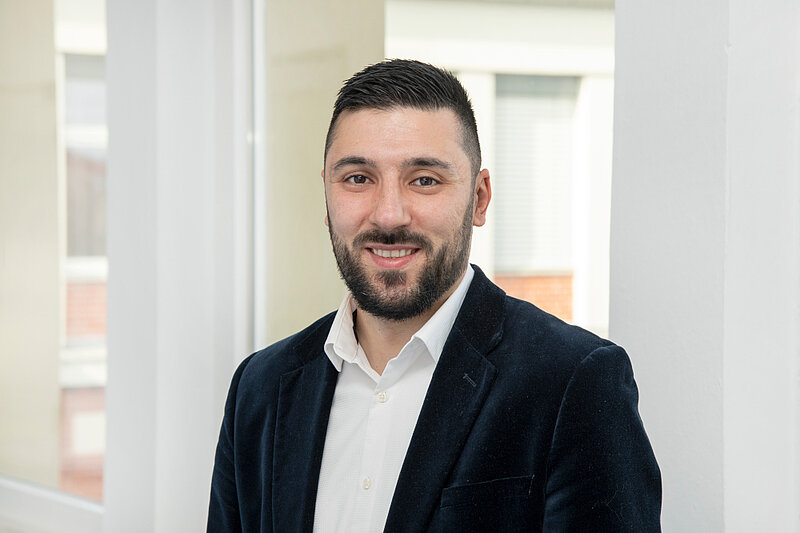 Portrait Ömer Üstündag